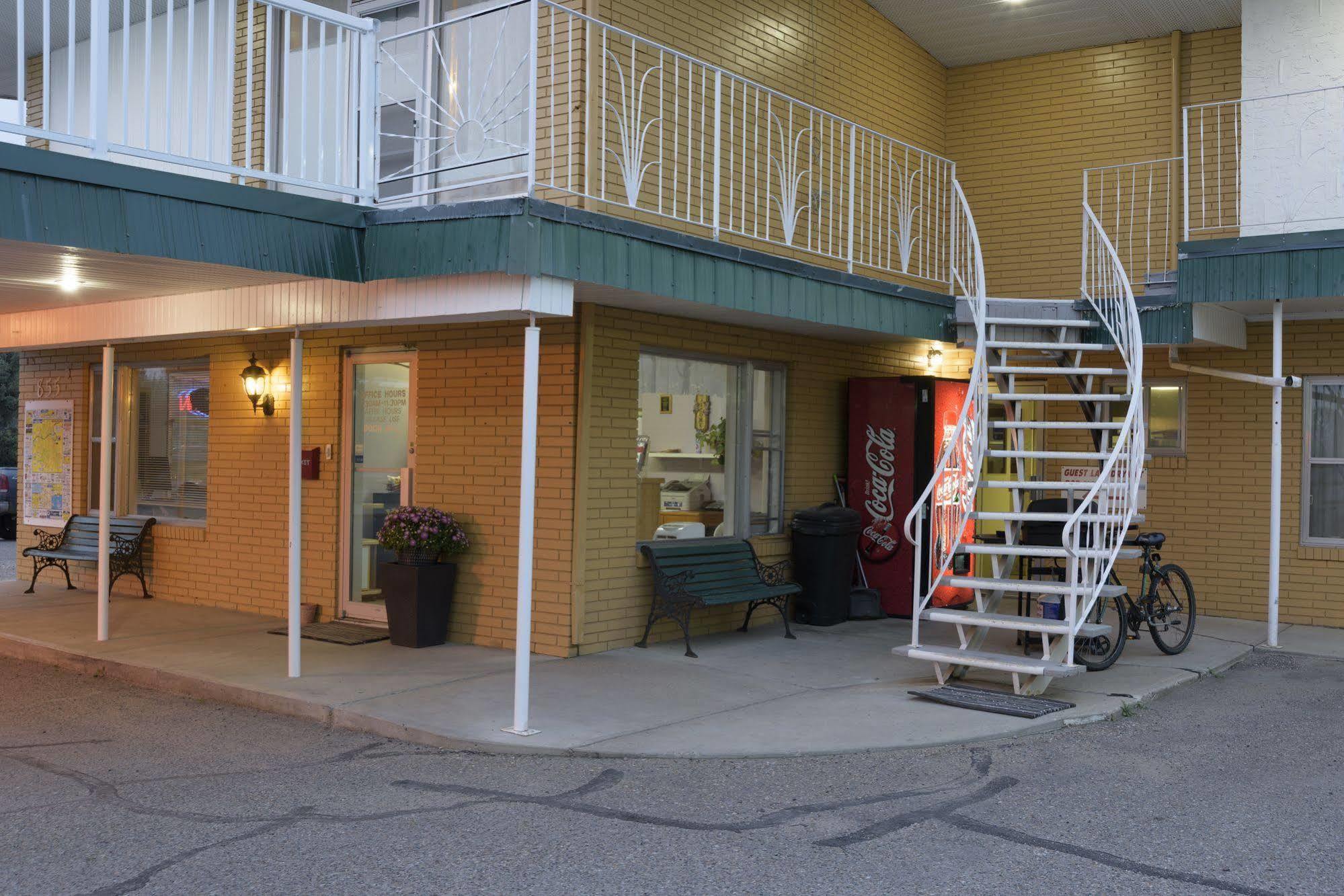 Sun-Dek Motel Medicine Hat Ngoại thất bức ảnh