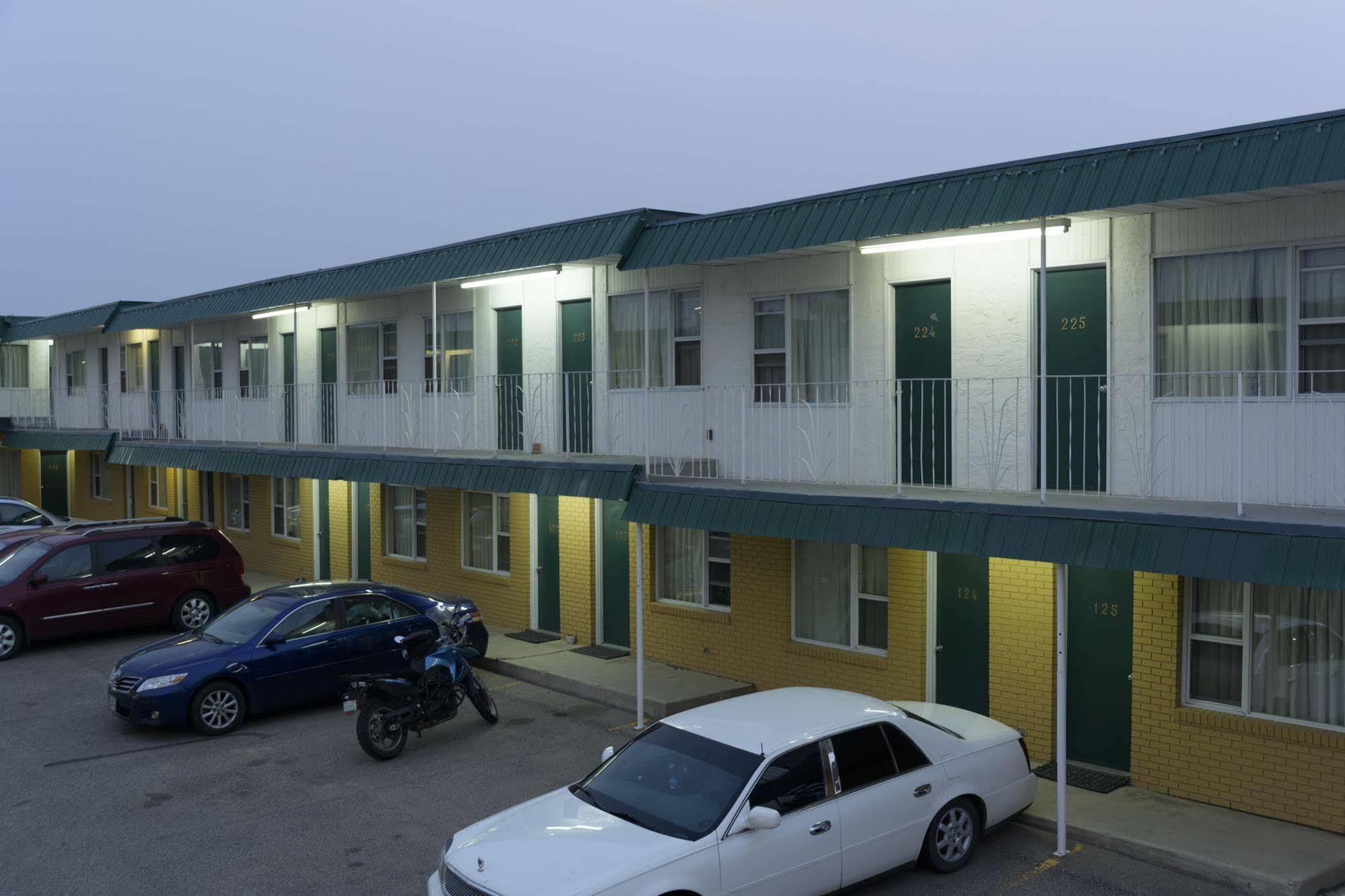 Sun-Dek Motel Medicine Hat Ngoại thất bức ảnh
